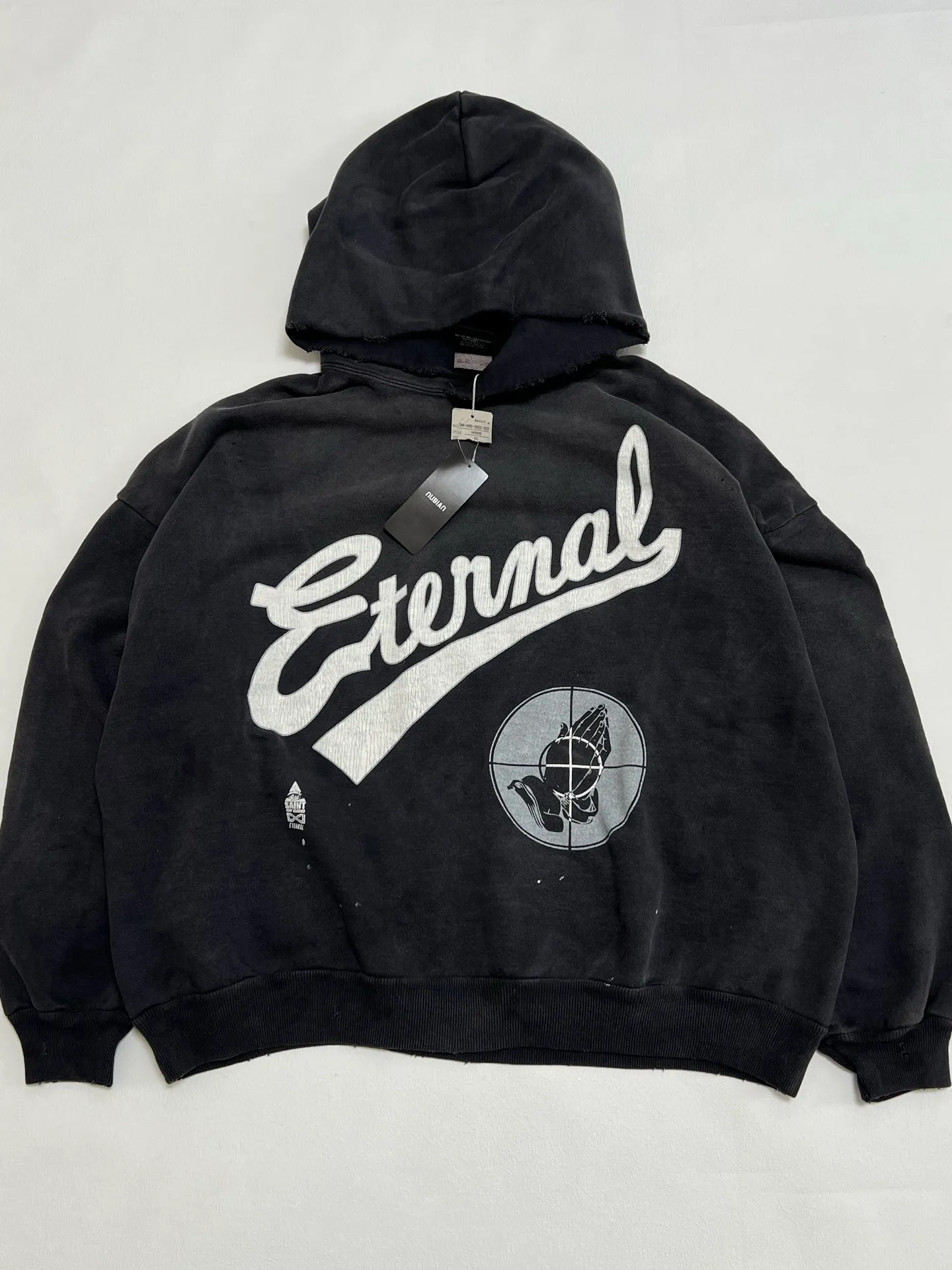 Details SAINT Mxxxxxx × FEAR OF GOD FG_HOODIE/SNT OF GOD/BLK FOG co-branded ETERNAL praying crosshair distressed hoodie. Washed black S-XL. This season's hot and super popular co-branded model. The original version is the same. Thin spring and summer fabrics. Comfortable upper body. BOXY version with short fat wide shoulder line. Fashion darling wears a high-end feel. Heavy washing and water fading process. Ma Liu is repositioned. Excessive wear and damage graffiti treatment. Correct version FOG joint main mark/wash mark/little angel mark